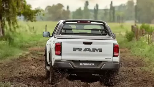 ram-dakota-laramie_052